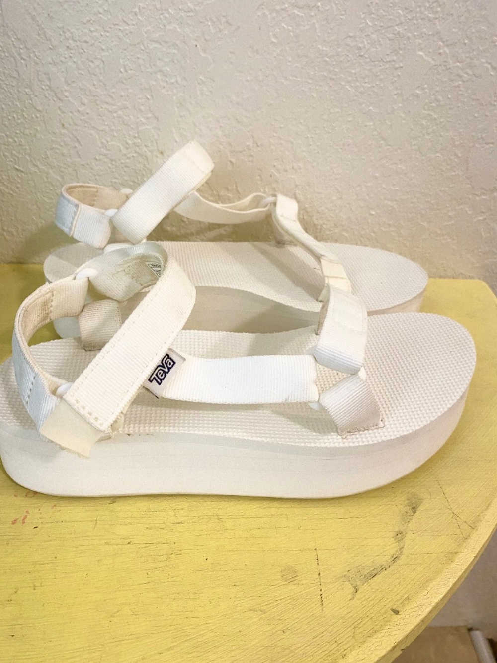 Teva Midform Universal Size 10 Women’s White Sandals